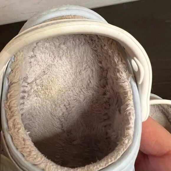 Disney Frozen II Crocs Size 6 - Picture 8 of 8